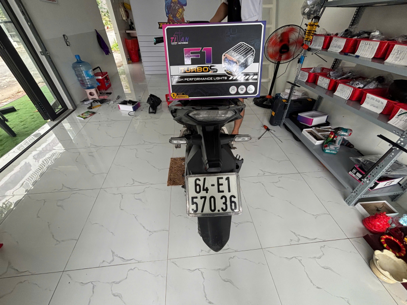 Độ đèn nâng cấp ánh sáng Trợ sáng Titan F1 Turbo S cho xe Winner X